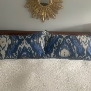 2 King Williams Sonoma Home Ikat navy blue/silver shams, excellent condition